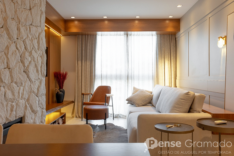 Vita 209 - Apto luxo, 2 suítes, 650m da Rua Coberta de Grama