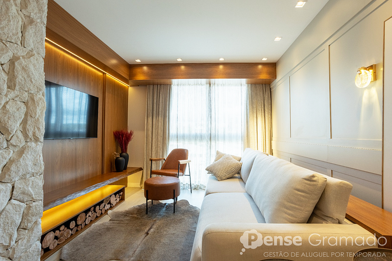 Vita 209 - Apto luxo, 2 suítes, 650m da Rua Coberta de Grama