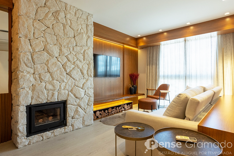 Vita 209 - Apto luxo, 2 suítes, 650m da Rua Coberta de Grama