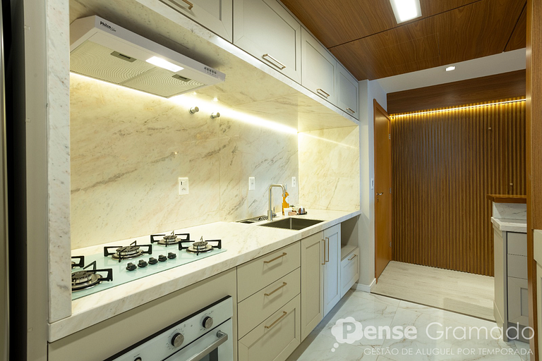 Vita 209 - Apto luxo, 2 suítes, 650m da Rua Coberta de Grama