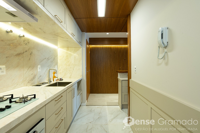 Vita 209 - Apto luxo, 2 suítes, 650m da Rua Coberta de Grama