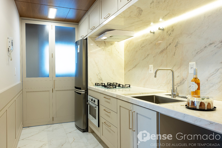 Vita 209 - Apto luxo, 2 suítes, 650m da Rua Coberta de Grama