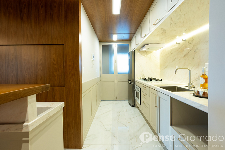 Vita 209 - Apto luxo, 2 suítes, 650m da Rua Coberta de Grama