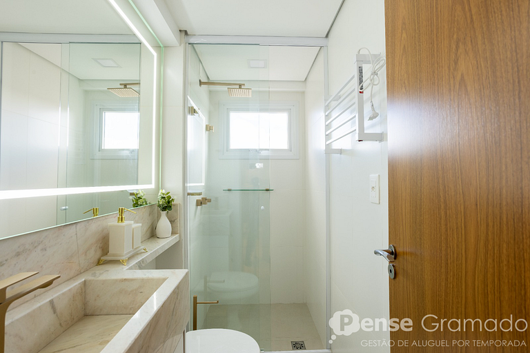 Vita 209 - Apto luxo, 2 suítes, 650m da Rua Coberta de Grama