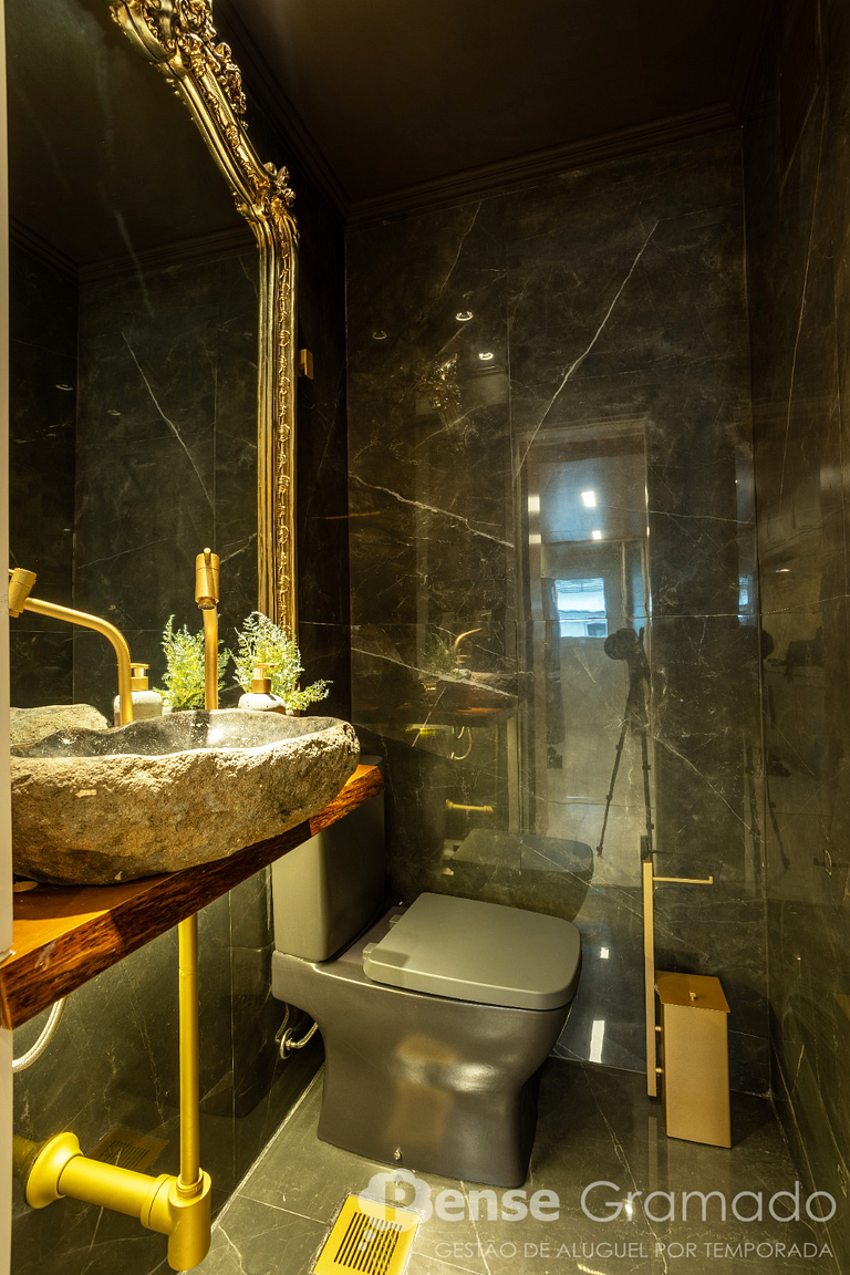 Vita 209 - Apto luxo, 2 suítes, 650m da Rua Coberta de Grama