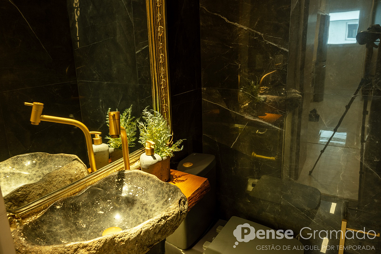 Vita 209 - Apto luxo, 2 suítes, 650m da Rua Coberta de Grama