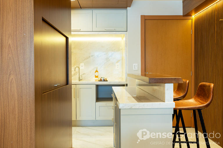 Vita 209 - Apto luxo, 2 suítes, 650m da Rua Coberta de Grama